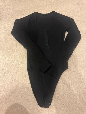 Good American Black Long Sleeve Henley Bodysuit